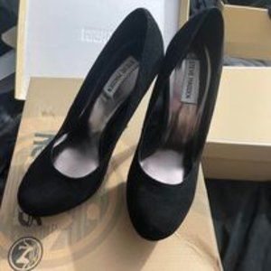 Steve Madden Black Suede Pumps